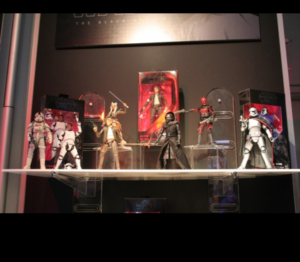 Assortimento action figures con varie funzioni e modalità di gioco.